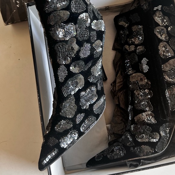 🌸GORGEOUS ROBERTO CAVALLI BRAND NEW🌸 never worn. Absolutely gorgeous stitching - Picture 3 of 6